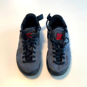 5 10 (five ten) Approach shoes—women’s 8